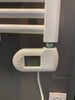 Grzałka elektryczna E700W do grzejników łazienkowych - z termostatem cyfrowym w kolorze białym